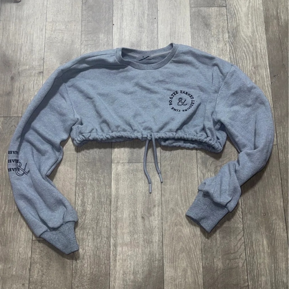 Bo and tee crop top